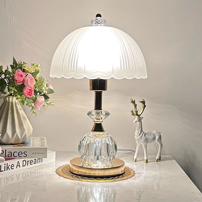 Desk Lamp - مصباح مكتب كريستالي فاخر بتصميم عصري